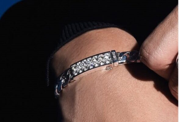 Tips Pria Tampil Stylish dan Modis dengan Mens Bracelets