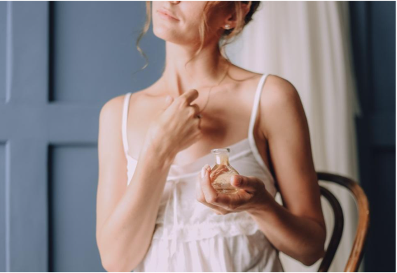 Rekomendasi Parfum Wanita yang Wanginya Seharian